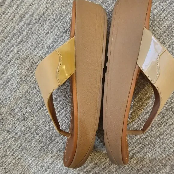 nude fit flops - Picture 3 of 6